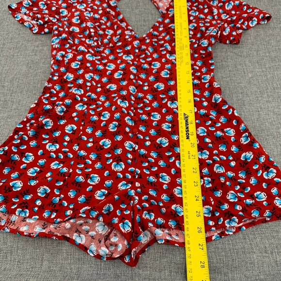 Forever 21 Cute Short Romper Medium Short Sleeve Low V-Neck Buttons Open Back - Picture 7 of 13